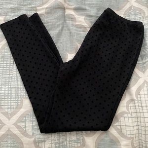 Black leggings with polka dot accent